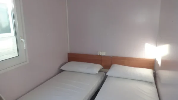 Casa Móvil de 23,4 m² Ideal para Parcelas Estrechas - Imagen 5